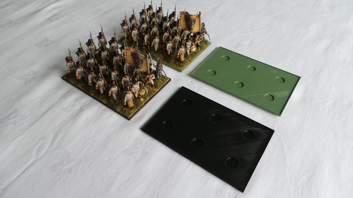 80×120 mm movement trays in Olive Green and Black (figures not included)