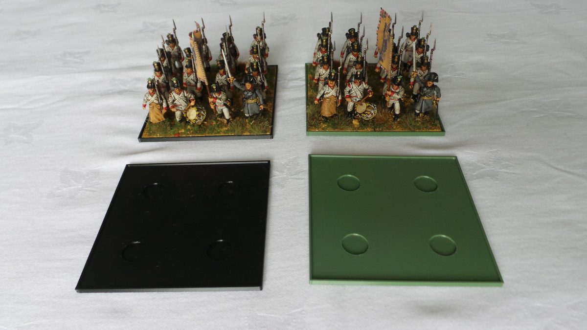 80×80 mm movement trays in Olive Green and Black (figures not included)