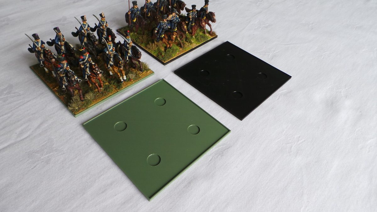 100×100 mm movement trays in Olive Green and Black (figures not included)