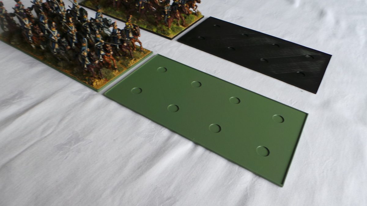 100×200 mm movement trays in Olive Green and Black (figures not included)